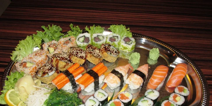 Velké sushi menu s 35 kousky i salátem