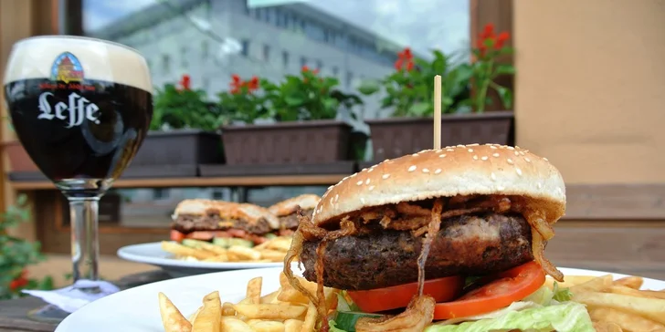 2× hamburger a hranolky či restované brambory U Šebestiána