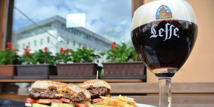 2× hamburger a hranolky či restované brambory U Šebestiána
