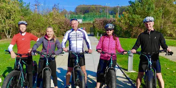 Díky tlustým pneumatikám projedete jakýkoliv terén a elektrický pohon vám zase pomůže se šlapáním.