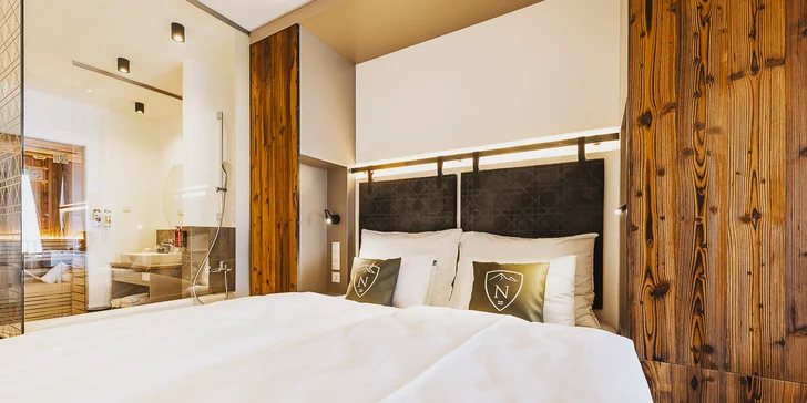 Na výběr máte dvoulůžkový pokoj Superior s rozlohou od 33 m² nebo suitu se dvěma ložnicemi o velikosti od 76 m² určenou až pro šest osob. 