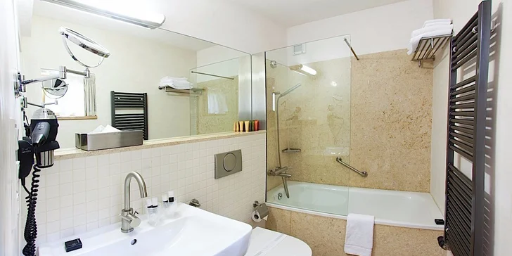 Relax v designovém hotelu: polopenze, privátní sauna i vstup do bazénu