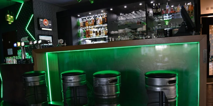 2x burger s hranolky a nápoji v Excelent Urban Pub Koley