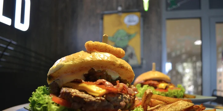 2x burger s hranolky a nápoji v Excelent Urban Pub Koley