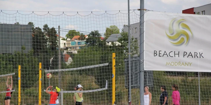 1 hodina plážového volejbalu v novém Beach Parku Modřany