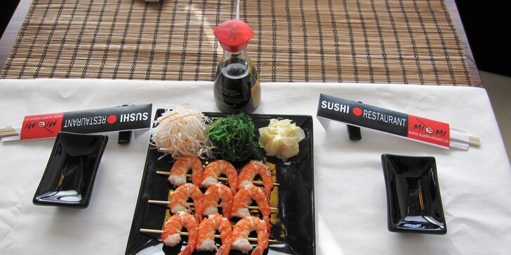 Kousky sushi, mořské řasy i čerstvý salát v Sushi Miomi
