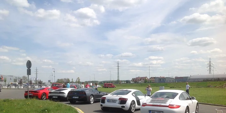 Zážitek na 4 kolech: Projeďte se ve Ferrari, Lamborghini, Maserati nebo Porsche