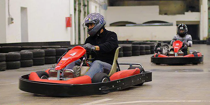 1 nebo 2 adrenalinové jízdy v rychlých motokárách