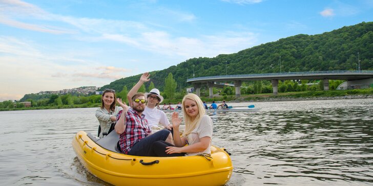Užijte si sluníčko na Vltavě: vyjížďka na motorovém člunu až pro 4 osoby