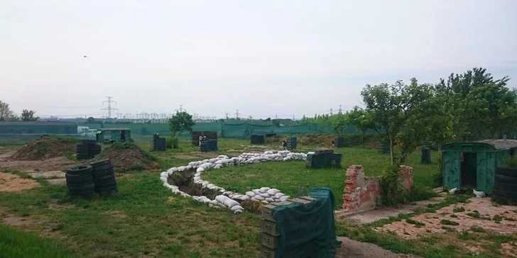 4hodinová paintballová bitva na venkovním hřišti