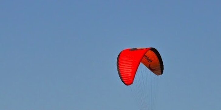 Tandem Paragliding se zkušeným pilotem na padákovém kluzáku