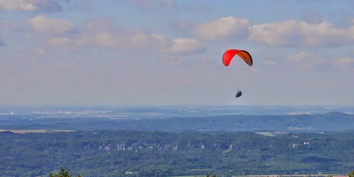 Tandem Paragliding se zkušeným pilotem na padákovém kluzáku
