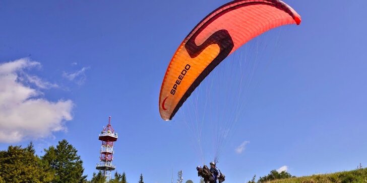 Tandem Paragliding se zkušeným pilotem na padákovém kluzáku
