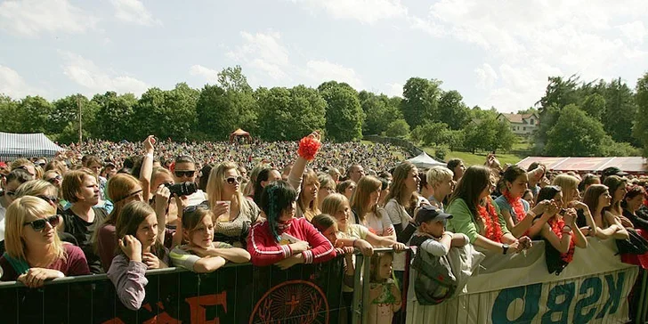 Vstupenky na oblíbený festival Okoř se šťávou