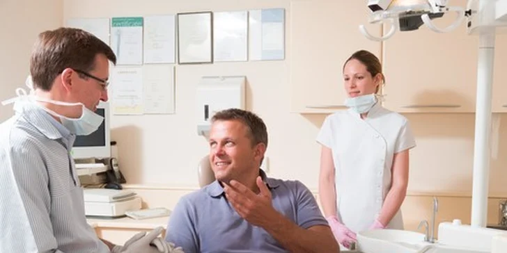 Aplikace zubního implantátu včetně dentální hygieny