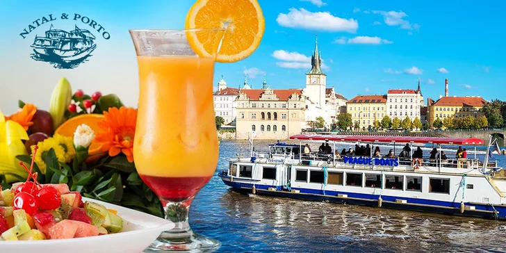 Vyhlídková plavba po Vltavě + čerstvý ovocný salát a drink