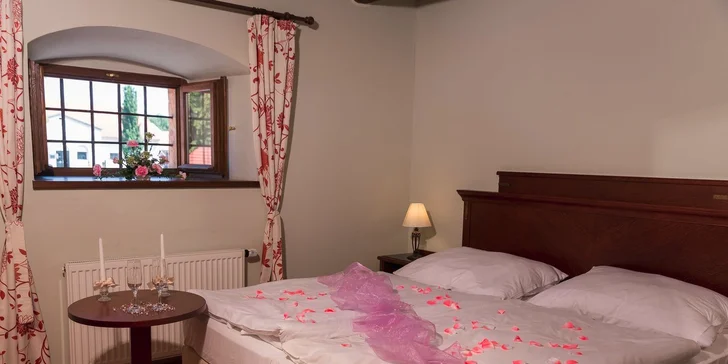 Romantická noc v Zámeckém Hotelu Ctěnice****