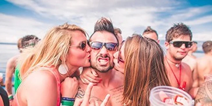 Zájezd na roztančenou beach party na chorvatské pláži Zrće