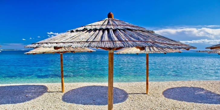 Zájezd na roztančenou beach party na chorvatské pláži Zrće