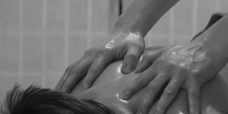 60 minut relaxační olejové masáže v naprosté tmě