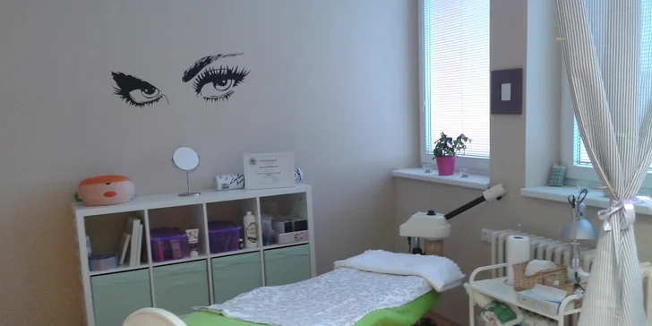 Nehtová modeláž včetně lakování a zdobení