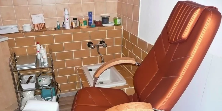 Manikúra P-Shine a klasická pedikúra s přípravky Cuccio