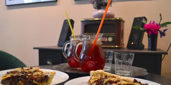 2x quiche se špičkovým hovězím masem a ledové čaje