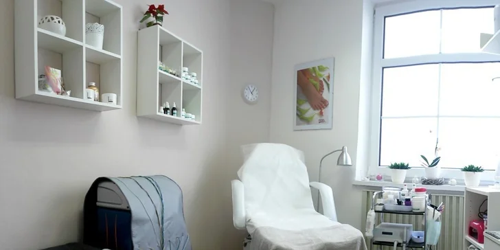 Manikúra nebo pedikúra