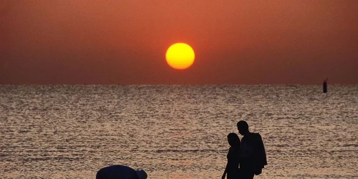 Koupání a opalování na pláži: 7 nocí v Rimini s polopenzí + dítě do 12 let zdarma