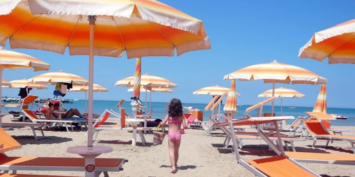 Koupání a opalování na pláži: 7 nocí v Rimini s polopenzí + dítě do 12 let zdarma