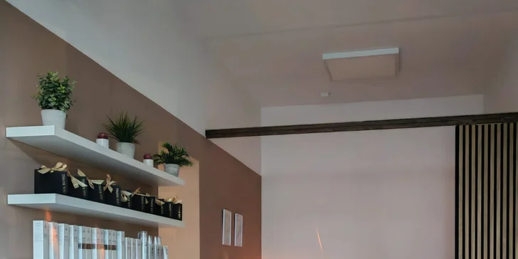 V kosmetickém salonu vás čeká profesionální ošetření luxusními přípravky.