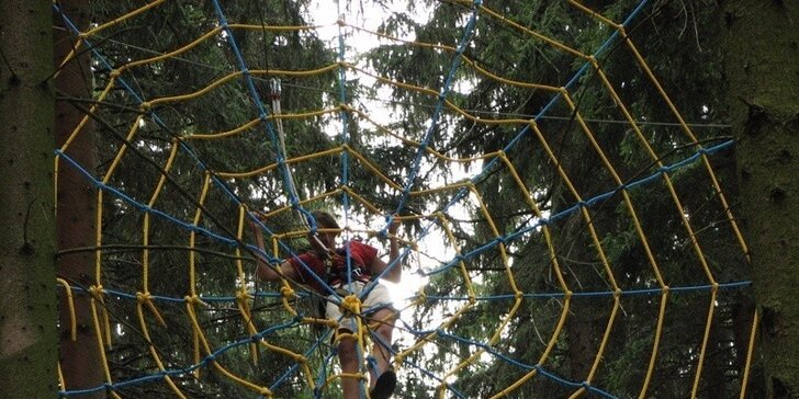 Vstup do lanového Adventure Parku na Lipně pro děti i dospělé: 30–60 minut lezení