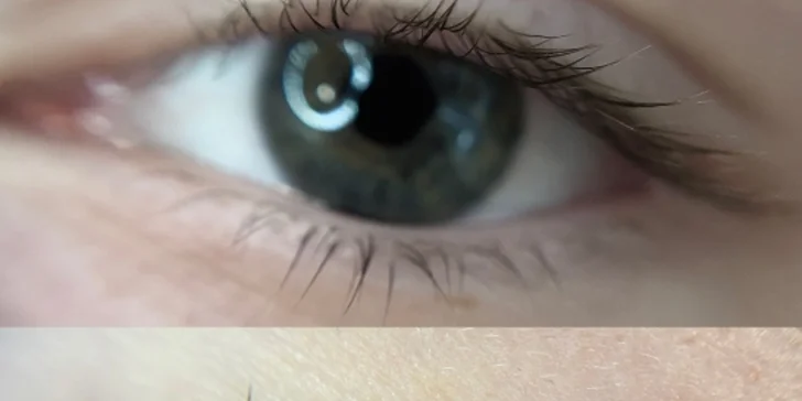 Lash lift mihalníc je ideálnym riešením pre ženy, ktorým predlžovanie umelými mihalnicami nevyhovuje alebo sú alergické na používané lepidlá.
