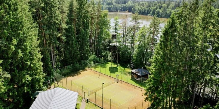 Kromě toho také můžete využít klubovnu, ohniště, zastřešený altán nebo saunu. 