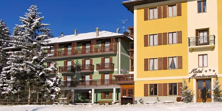 Všem hostům je k dispozici lyžárna, přímo u hotelu lze zdarma zaparkovat. 