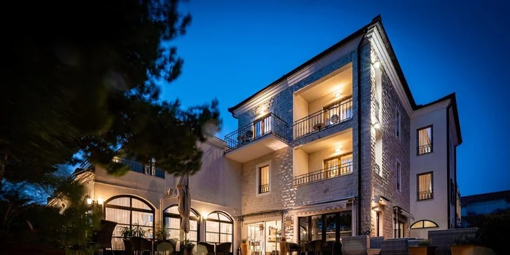 U hotelu zdarma zaparkujete. 
