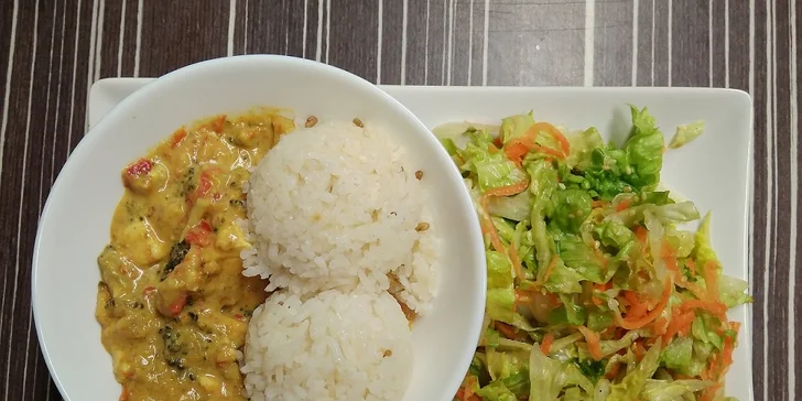 Subji s rýží ve smetanové omáčce je jednoduchý a chutný recept.