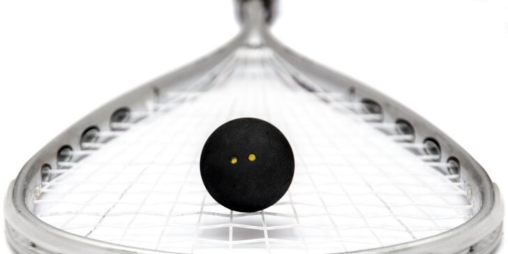 Zahrajte si squash – kupón na akci 1 + 1 hodina hry zdarma