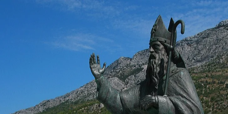 Letní pohoda v letovisku Baška Voda s dopravou a polopenzí