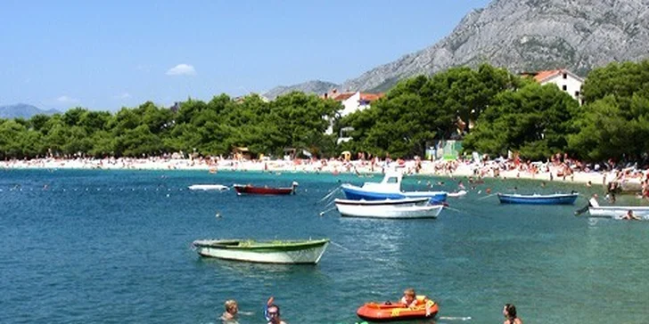 Letní pohoda v letovisku Baška Voda s dopravou a polopenzí