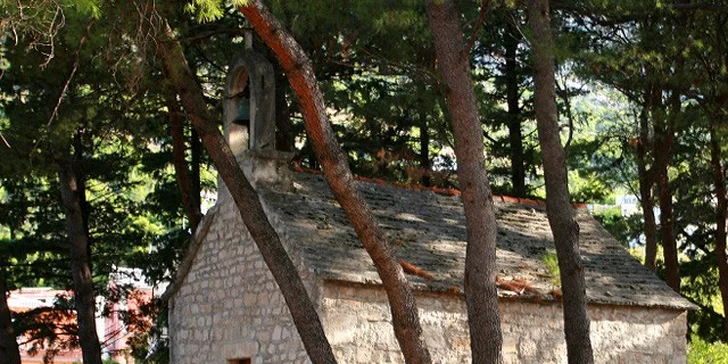 Letní pohoda v letovisku Baška Voda s dopravou a polopenzí