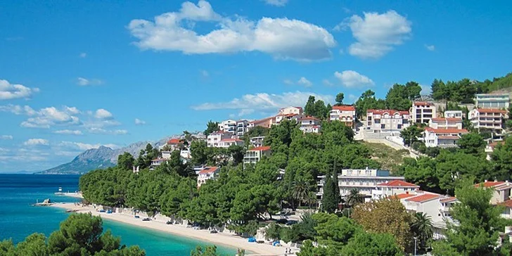 Letní pohoda v letovisku Baška Voda s dopravou a polopenzí