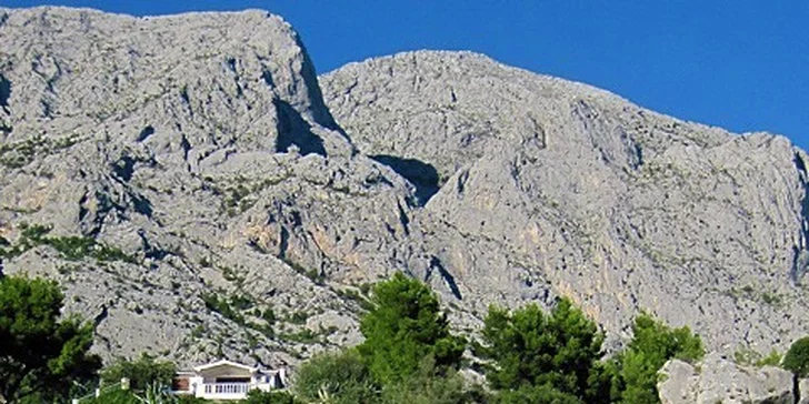 Letní pohoda v letovisku Baška Voda s dopravou a polopenzí