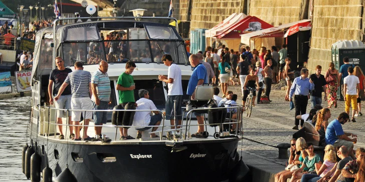 Podvečerní plavba Prahou na lodi Explorer nebo člunu Beast