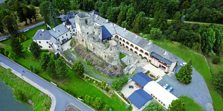 História hradu a kaštieľa v Liptovskom Hrádku siaha až do 14. storočia