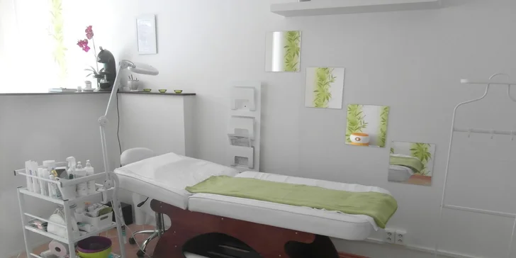 Zvýraznění řas pomocí semi-permanentní maskary - nátěr na řasy který vydrží, plus barvení a úprava obočí