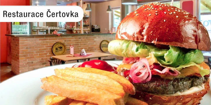 2 šťavnaté burgery se slaninou, vejcem, cheddarem i hranolky