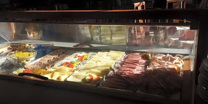 Den odstartujete snídaní, kterou si vyberete z bohatého bufetu.