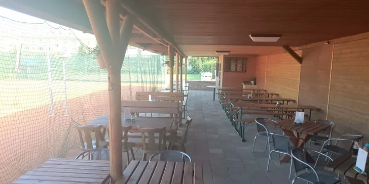 Hodina tenisu nebo 2 hodiny nohejbalu či beach volejbalu