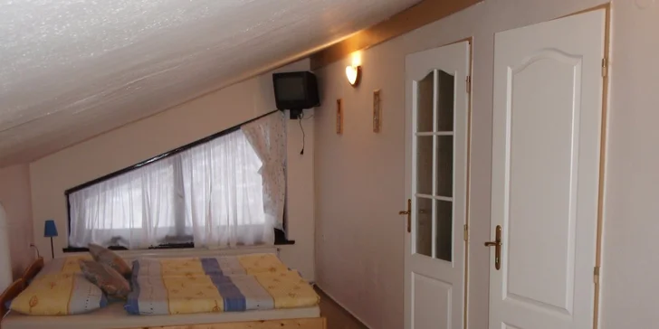 Podzim v Krkonošské přírodě: útulná chata pro dva nebo čtyři výletníky